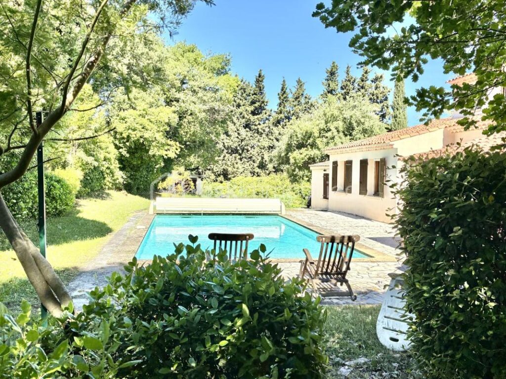Aix-en-Provence Nord – Célony | Maison familiale avec piscine sur 3 000 m² au calme – 5 pièces – 4 chambres – 132 m²