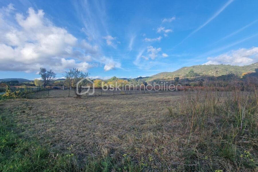 Terrain à vendre à Embres et castelmaure