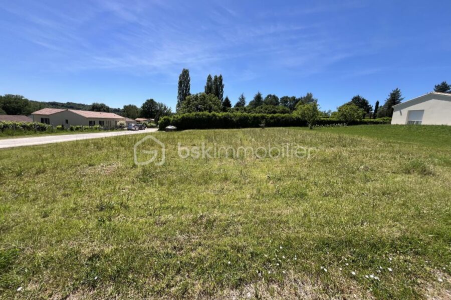 Terrain à vendre à La douze