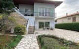 Maison avec 4 chambres + une piscine couverte + un garage de 110m2 !!! De l&rsquo;espace, du calme et de l&rsquo;authenticité !!!! – 8 pièces – 4 chambres – 248 m²