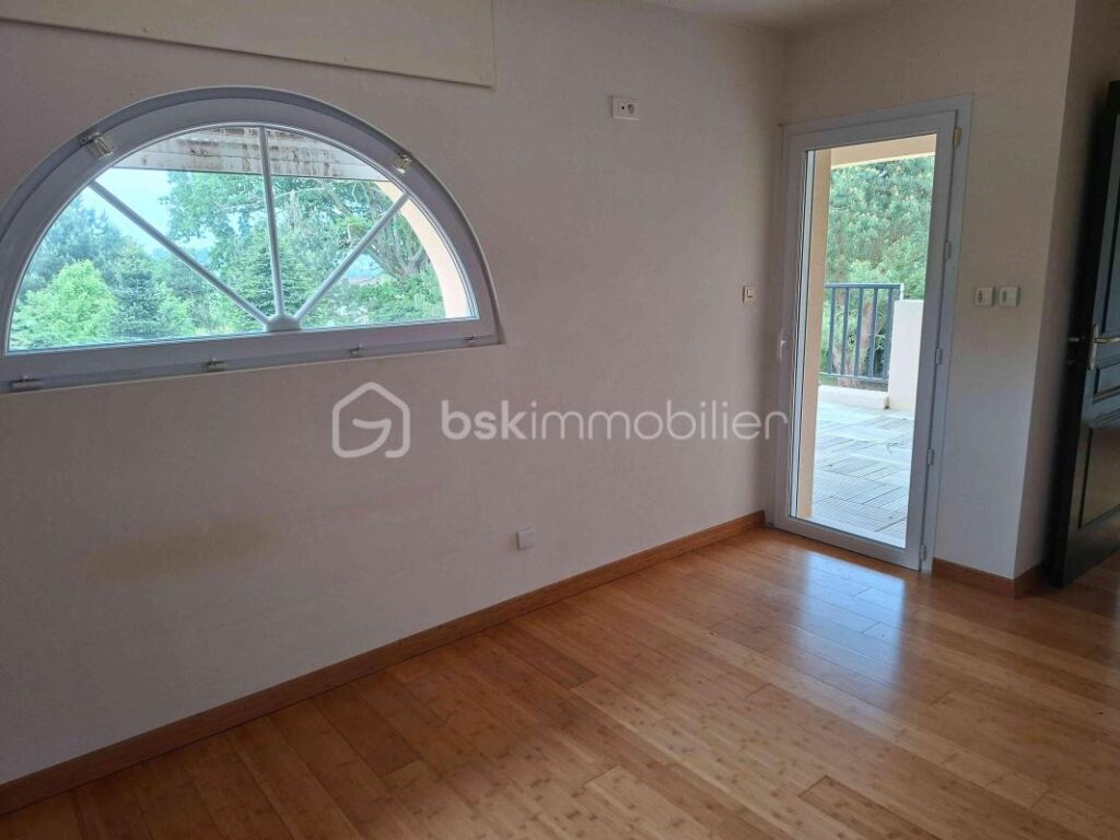 Belle maison contemporaine lumineuse et calme – 5 pièces – 3 chambres – 151 m²