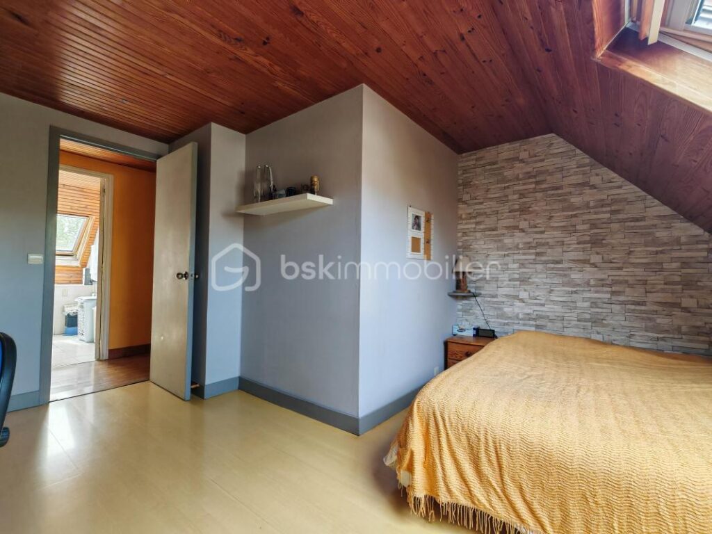 Maison familiale 5 pièces sur 3 niveaux – 137 m² – total surface au sol 250 m2 – Terrain 616m2 – Osny (95) – 5 pièces – 4 chambres – 137 m²