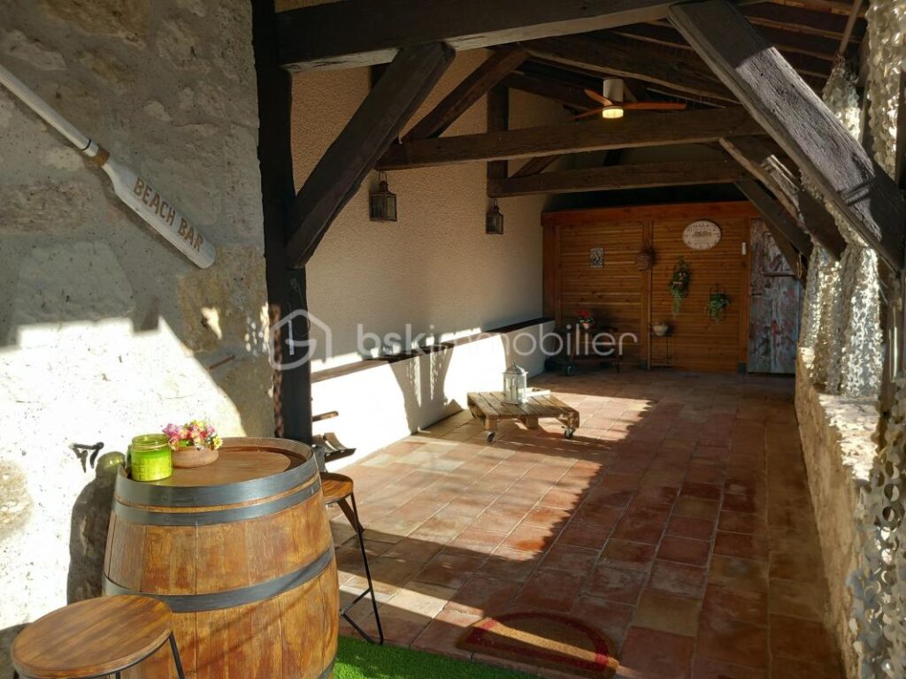PROPRIETE EN PIERRE PROCHE AGEN- 3 CHAMBRES- MEZZANINE- JARDIN- CLOITRE – 5 pièces – 3 chambres – 181 m²