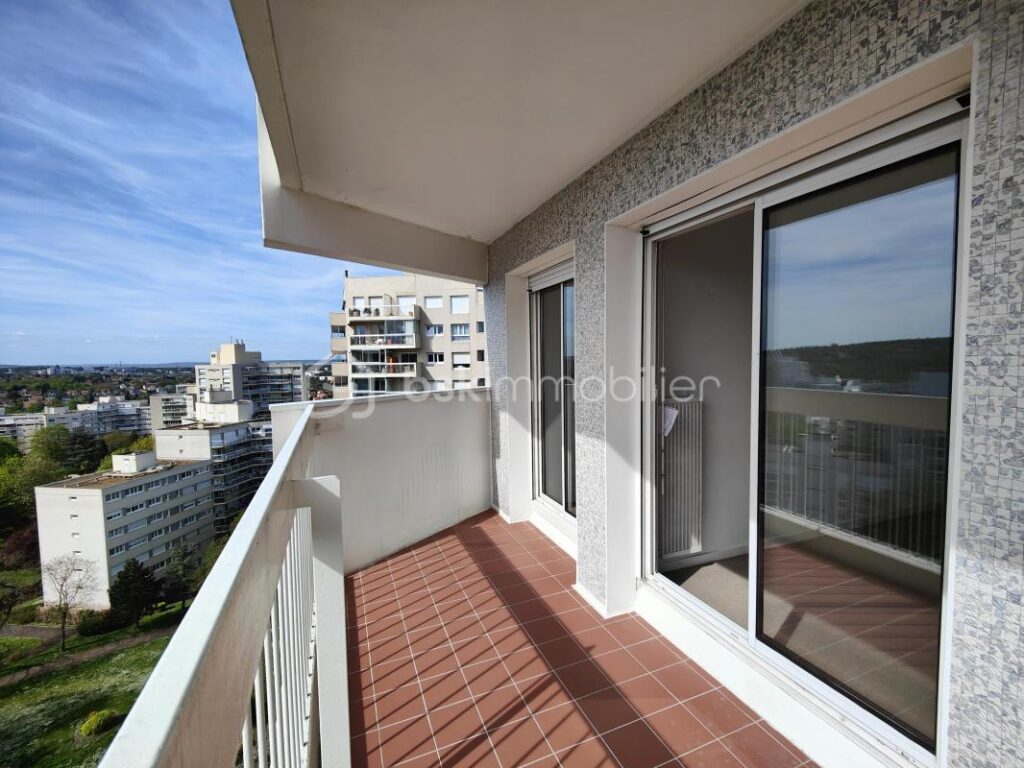 Bel appartement 3 chambres av 2 grands balcon cave 2 pl parking – 5 pièces – 3 chambres – 96 m²
