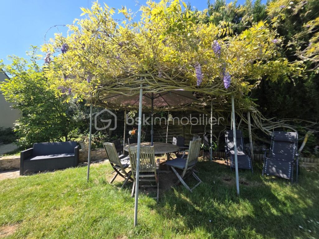 Pavillon de plain pied avec sous sol – 4 pièces – 2 chambres – 90 m²