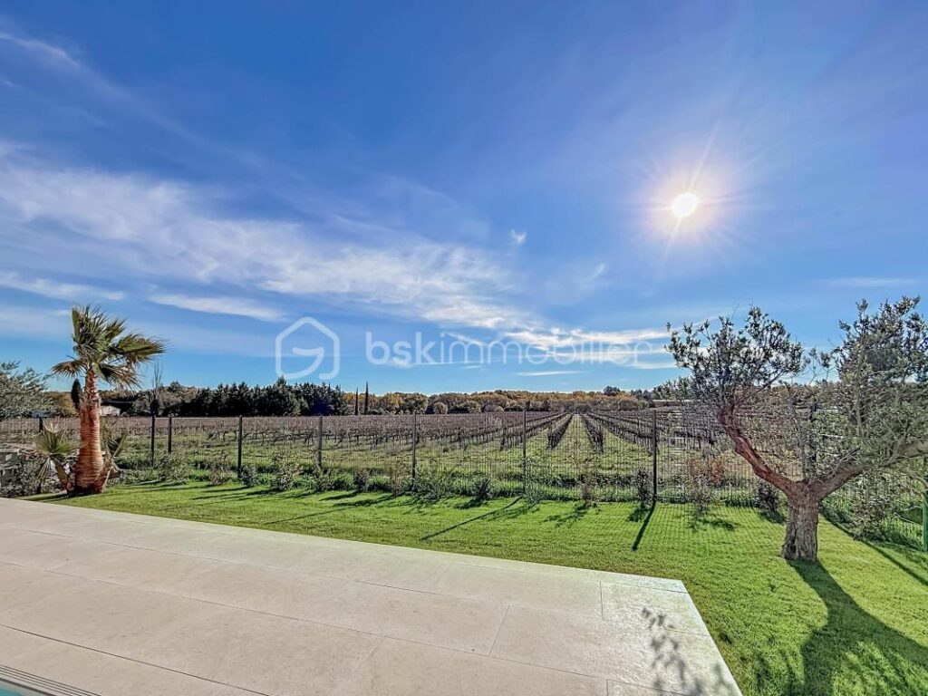 *** VILLA CONTEMPORAINE DE 130M2 AVEC GARAGE ET PISCINE – ARPAILLARGUES ET AUREILLAC *** – 5 pièces – 4 chambres – 120 m²