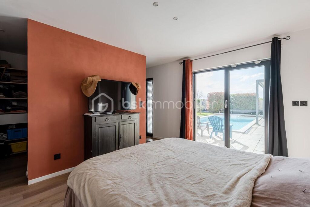 MAISON MODERNE QUASI AUTONOME AVEC PIECE DE VIE 80m2 – 5 pièces – 3 chambres – 163 m²