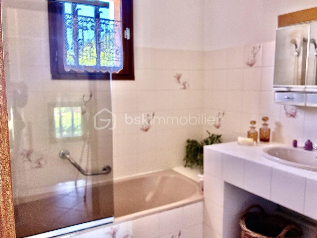 Aix-en-Provence Nord – Célony | Maison familiale avec piscine sur 3 000 m² au calme – 5 pièces – 4 chambres – 132 m²
