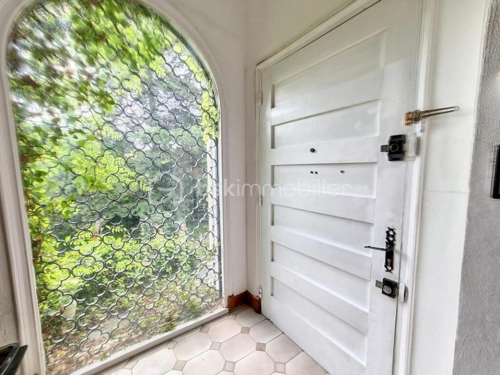 A VENDRE MAISON DE CARACTERE DE 278M² SUR TERRAIN DE 1562M² DONT UNE PARTIE CONSTRUCTIBLE A CERET – CENTRE VILLE – PROCHE DE TOUS LES COMMERCES ET DES ECOLES A PIED – AUCU VIS A VIS – PROCHE DU STADE – 11 pièces – 6 chambres – 278 m²