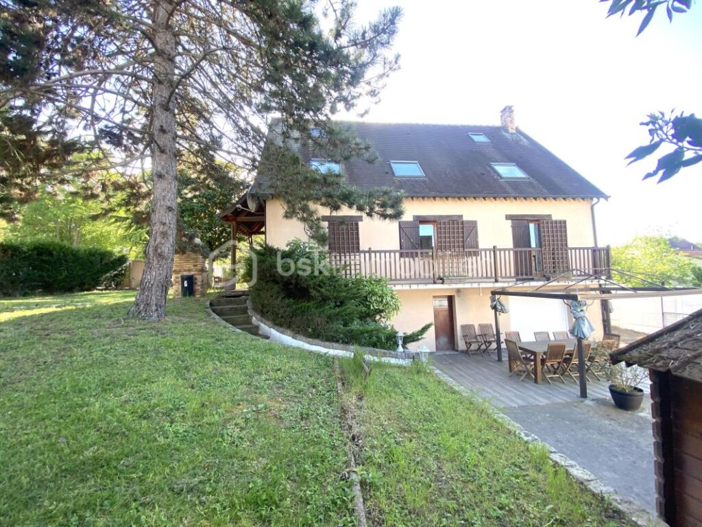 MONTFERMEIL QUARTIER DU MOULIN – 8 pièces – 6 chambres – 150 m²