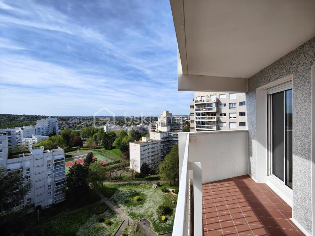 Bel appartement 3 chambres av 2 grands balcon cave 2 pl parking – 5 pièces – 3 chambres – 96 m²