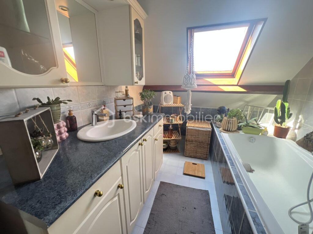 Maison familiale 129 m² – Longjumeau (proche Ballainvilliers et Morangis) – avec piscine – 6 pièces – 4 chambres – 129 m²