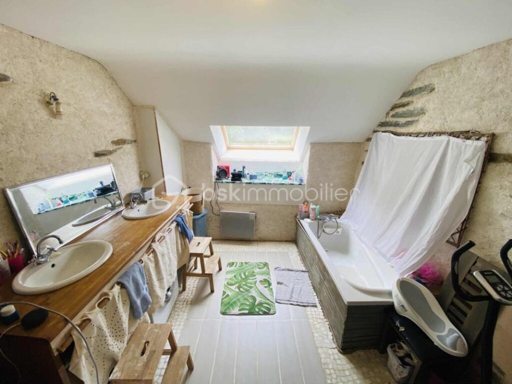 Maison de Village de 187 M² (Loyat 56800) – 7 pièces – 5 chambres – 187 m²