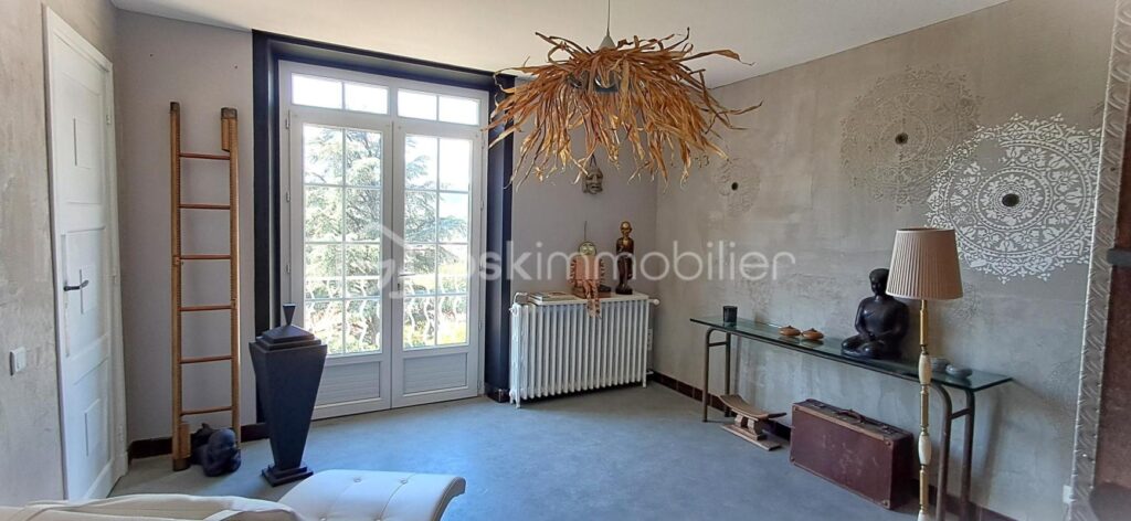 Elégante demeure de charme, aux pieds ces Cévennes, avec piscine et vue dégagée – 7 pièces – 6 chambres – 230 m²