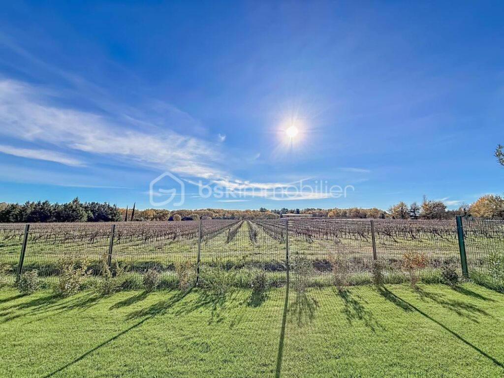 *** VILLA CONTEMPORAINE DE 130M2 AVEC GARAGE ET PISCINE – ARPAILLARGUES ET AUREILLAC *** – 5 pièces – 4 chambres – 120 m²