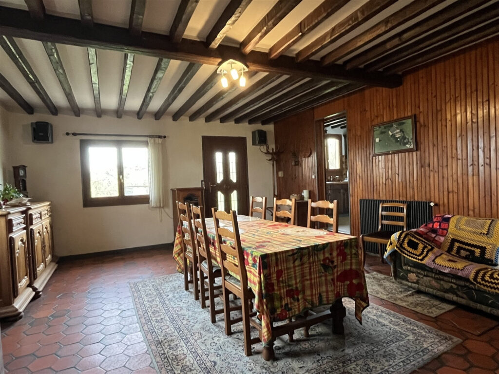 Située au milieu des prairies du Pays d&rsquo;Auge, au bout d&rsquo;un c – 9 pièces – 6 chambres – 170 m²