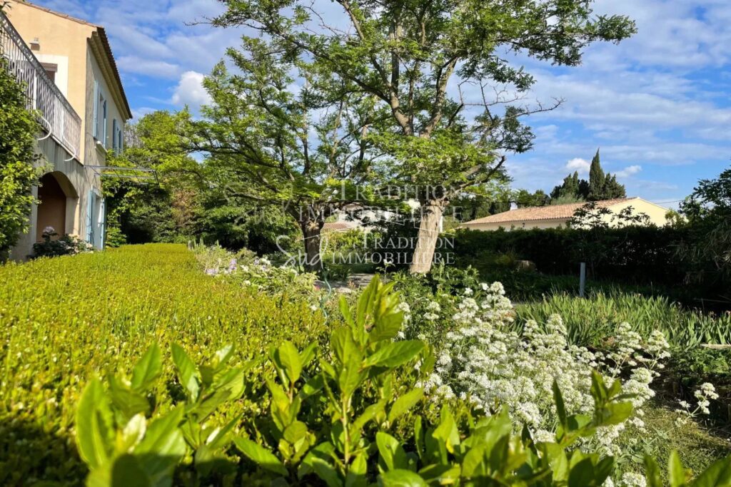 vente maison 8 Pièce(s) – 8 pièces – 6 chambres – 256.00 m²