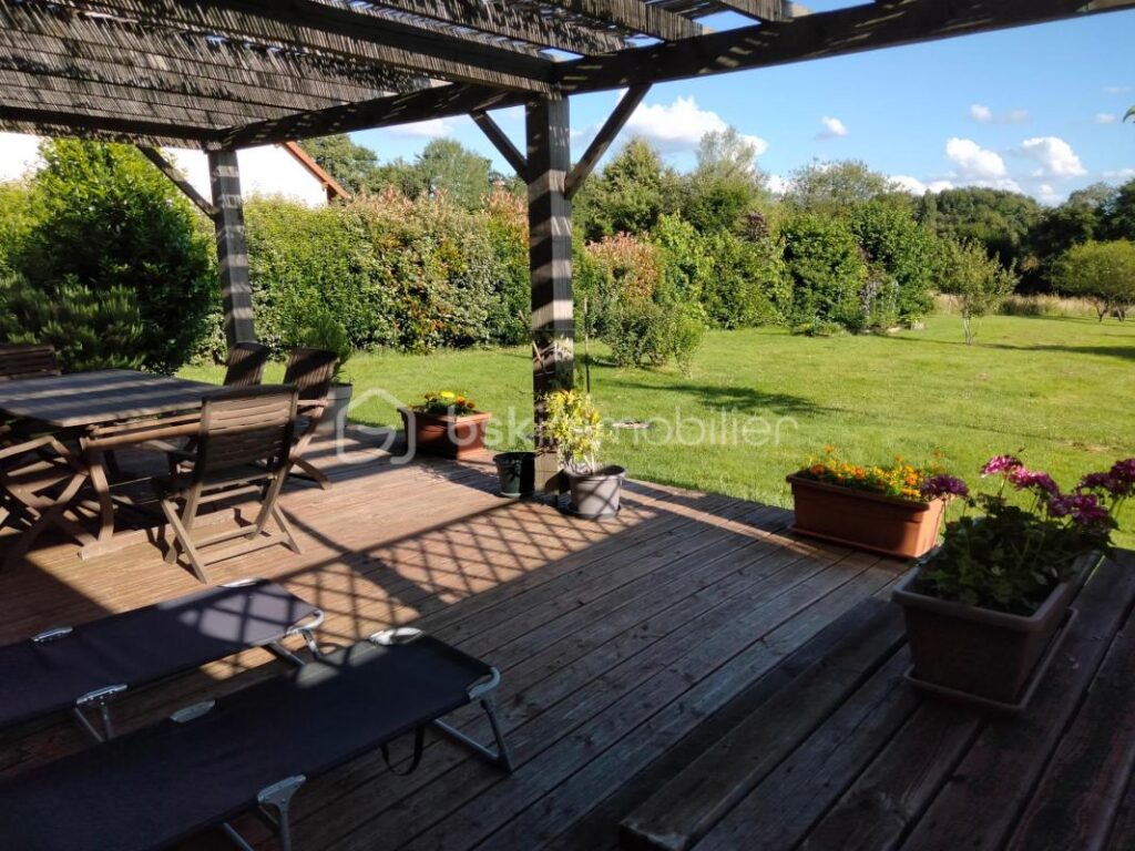 Magnifique maison familiale contemporaine en lisière de la Forêt des Bertranges avec double carport et garage – 7 pièces – 5 chambres – 180 m²