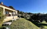 COUP DE CŒUR pour une villa individuelle à Vence Sud. Vue mer. Terrain piscinable – 4 pièces – 3 chambres – 135 m²