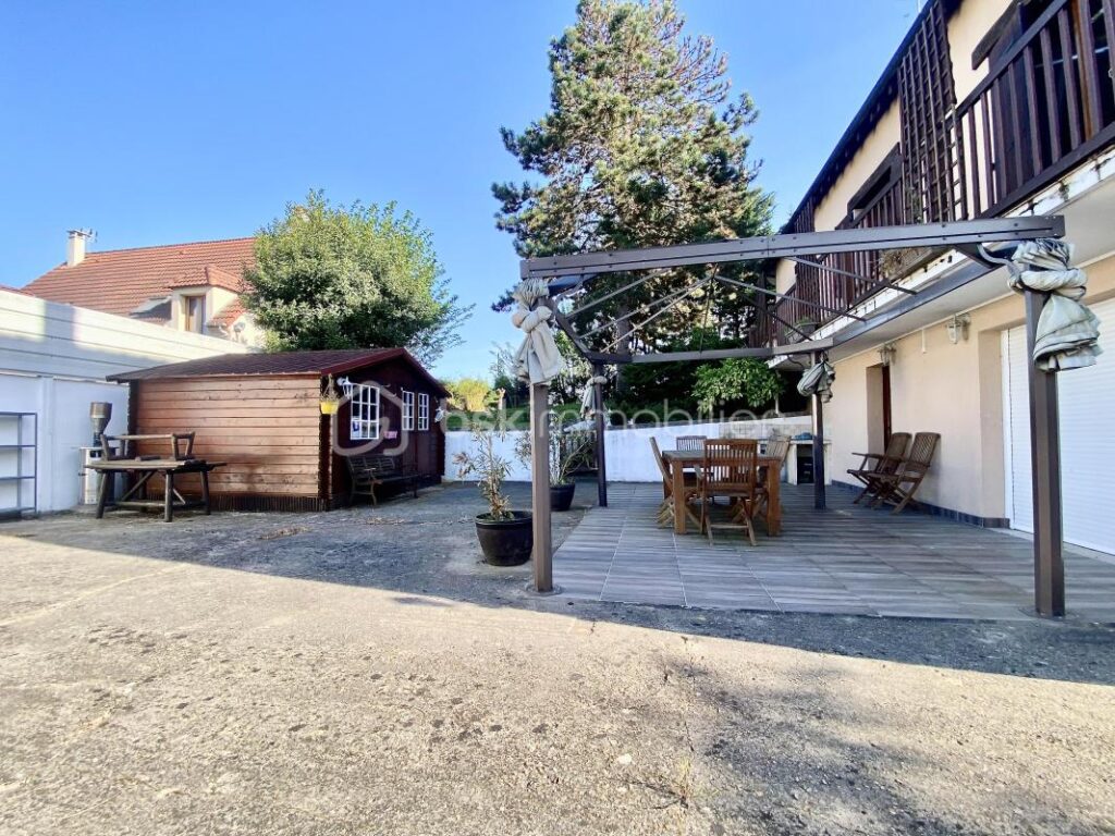 MONTFERMEIL QUARTIER DU MOULIN – 8 pièces – 6 chambres – 150 m²