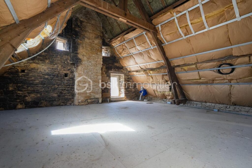 Votre havre de paix rural en pierre au cœur de Valcanville – 6 pièces – 3 chambres – 157 m²