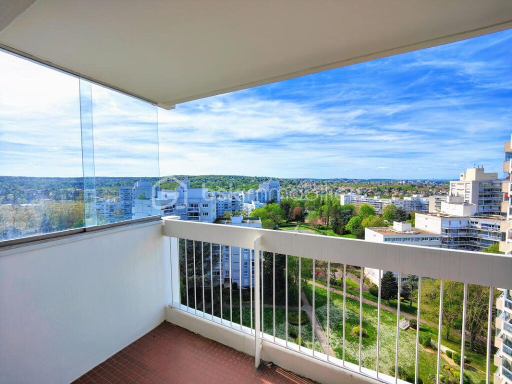 Bel appartement 3 chambres av 2 grands balcon cave 2 pl parking – 5 pièces – 3 chambres – 96 m²
