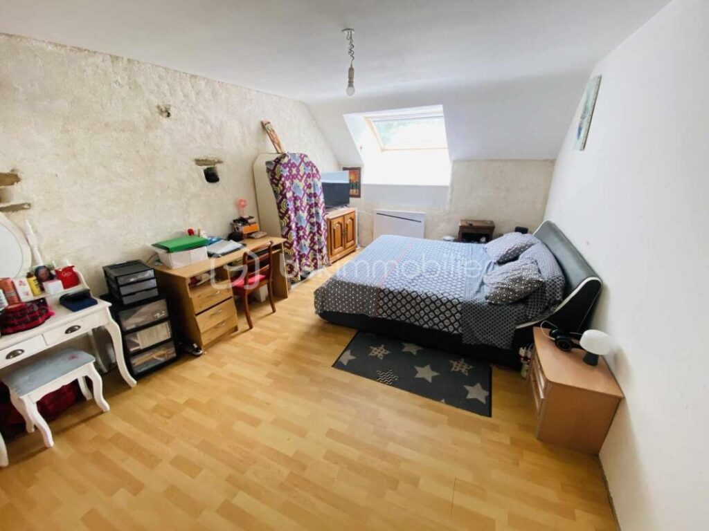 Maison de Village de 187 M² (Loyat 56800) – 7 pièces – 5 chambres – 187 m²