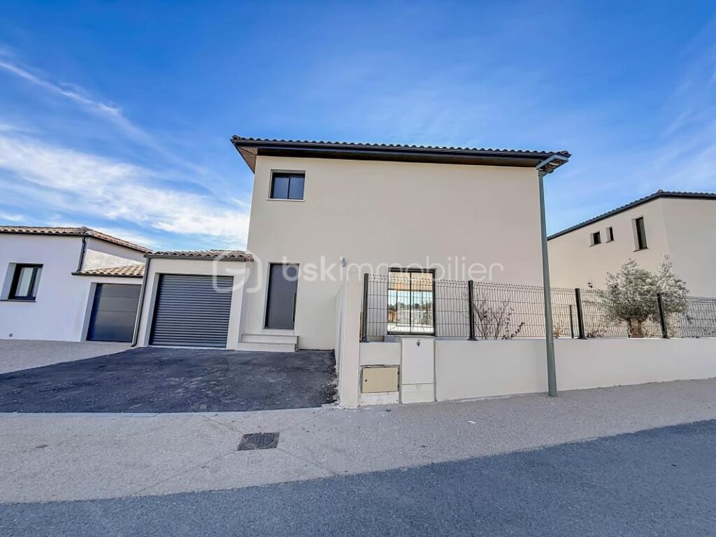 *** VILLA CONTEMPORAINE DE 130M2 AVEC GARAGE ET PISCINE – ARPAILLARGUES ET AUREILLAC *** – 5 pièces – 4 chambres – 120 m²