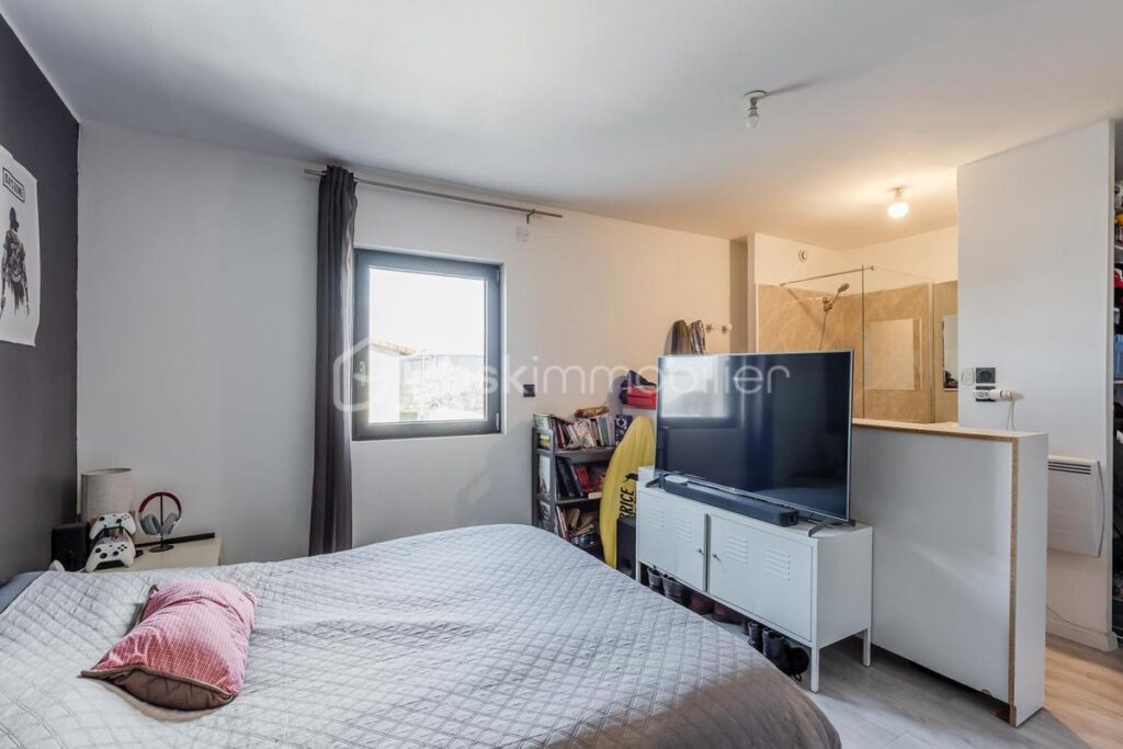 MAISON MODERNE QUASI AUTONOME AVEC PIECE DE VIE 80m2 – 5 pièces – 3 chambres – 163 m²