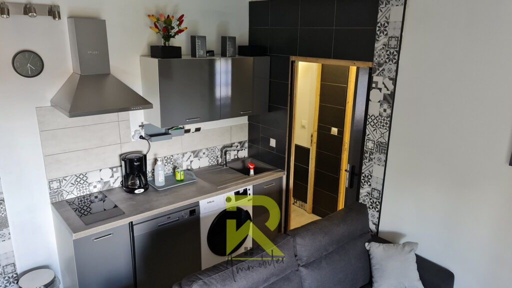 A 2 pas des berges de l?Hérault beaux t 3 + T1 rénovés, 64 m – 4 pièces – 3 chambres – 67 m²