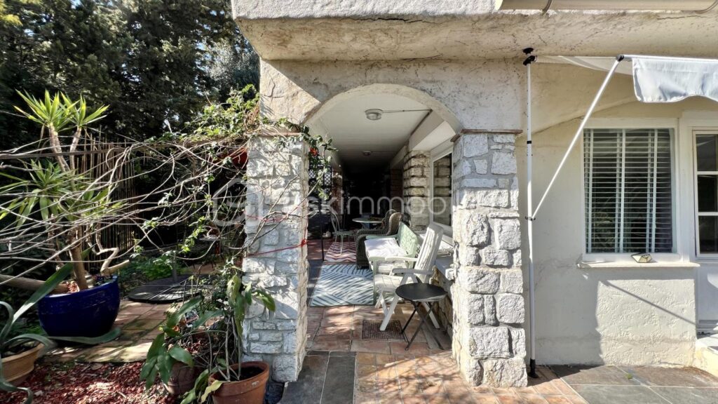Villa 7 pièces La Colle-sur-Loup – Vue Saint-Paul-de-Vence – Maison d&rsquo;ami indépendante – 7 pièces – 5 chambres – 225 m²