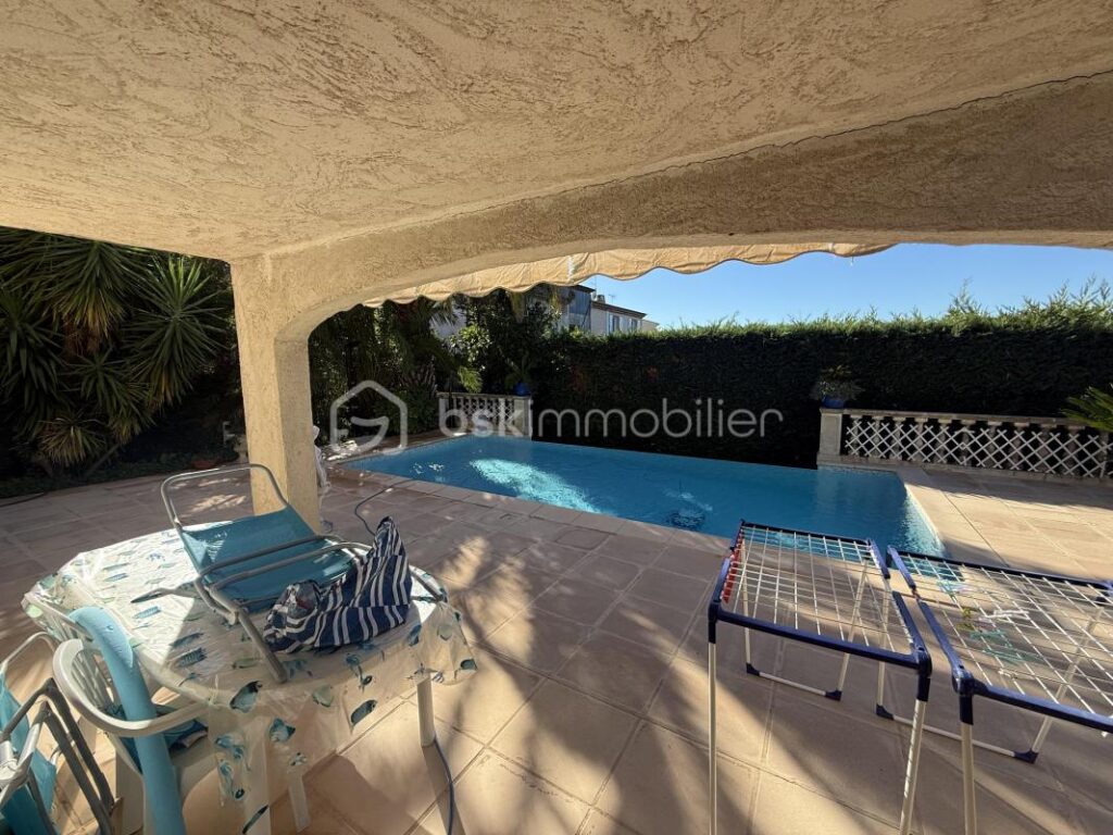 Maison d’exception avec piscine à débordement – Vue imprenable – Quartier recherché de Valescure à Saint-Raphaël – 5 pièces – 5 chambres – 136 m²