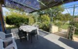 Maison de plain-pied prête à vivre avec piscine, garage et vue ouverte sur le Luberon sur terrain plat et clôturé de 1549 m² – 7 pièces – 4 chambres – 150 m²