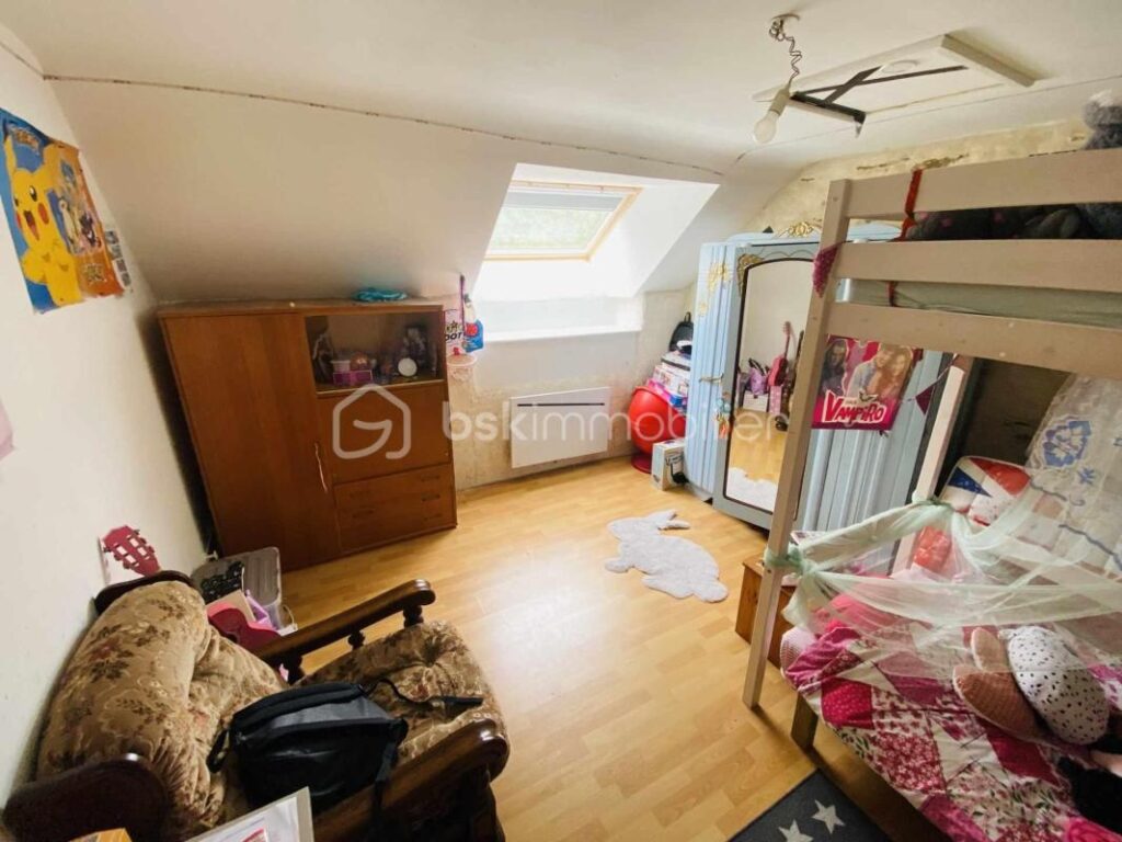 Maison de Village de 187 M² (Loyat 56800) – 7 pièces – 5 chambres – 187 m²