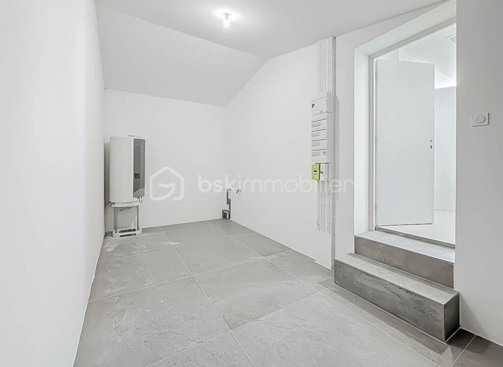 *** VILLA CONTEMPORAINE DE 130M2 AVEC GARAGE ET PISCINE – ARPAILLARGUES ET AUREILLAC *** – 5 pièces – 4 chambres – 120 m²