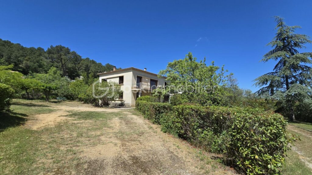 Grande maison divisée en deux logements ou logement + activité pro – 7 pièces – 6 chambres – 187 m²