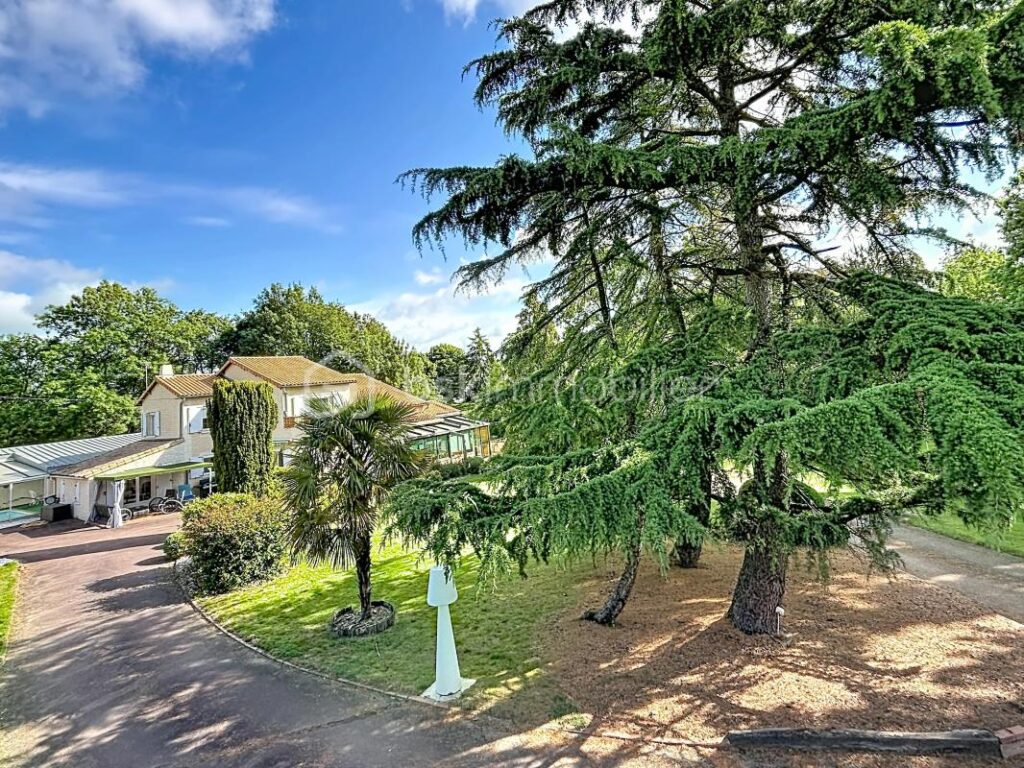 Propriété à Bressuire – 7 pièces – 4 chambres – 164 m²