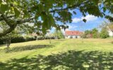 Magnifique maison familiale contemporaine en lisière de la Forêt des Bertranges avec double carport et garage – 7 pièces – 5 chambres – 180 m²