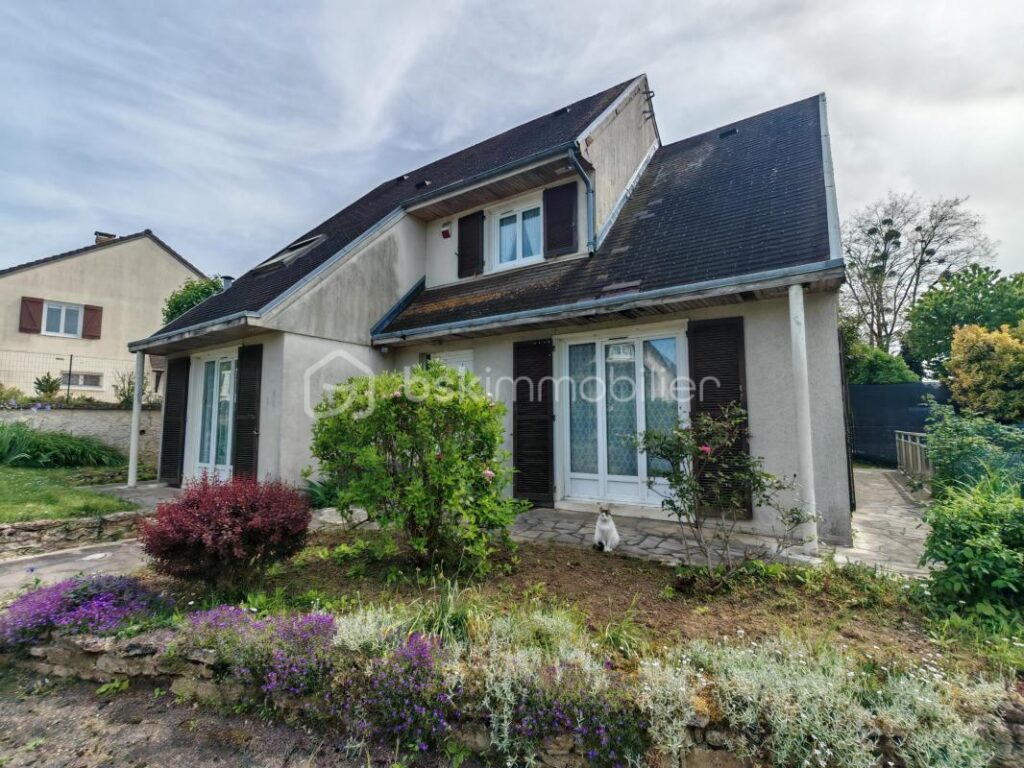 Maison familiale 5 pièces sur 3 niveaux – 137 m² – total surface au sol 250 m2 – Terrain 616m2 – Osny (95) – 5 pièces – 4 chambres – 137 m²