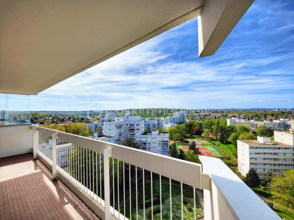 Bel appartement 3 chambres av 2 grands balcon cave 2 pl parking – 5 pièces – 3 chambres – 96 m²
