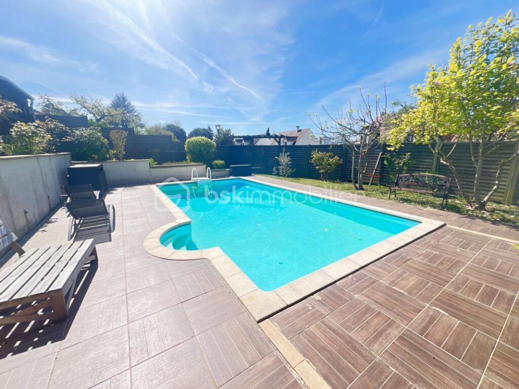 Maison familiale 129 m² – Longjumeau (proche Ballainvilliers et Morangis) – avec piscine – 6 pièces – 4 chambres – 129 m²