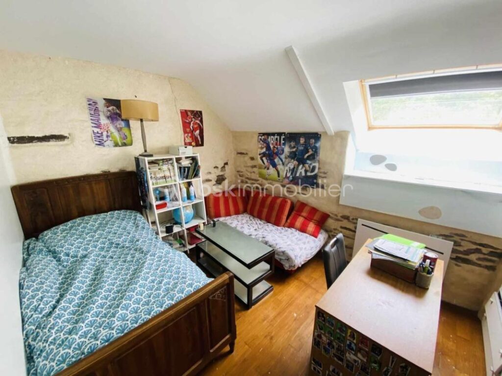 Maison de Village de 187 M² (Loyat 56800) – 7 pièces – 5 chambres – 187 m²