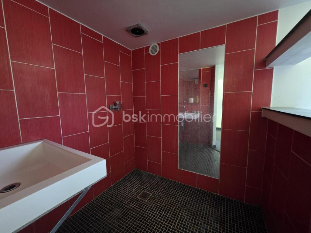 Pavillon de plain pied avec sous sol – 4 pièces – 2 chambres – 90 m²