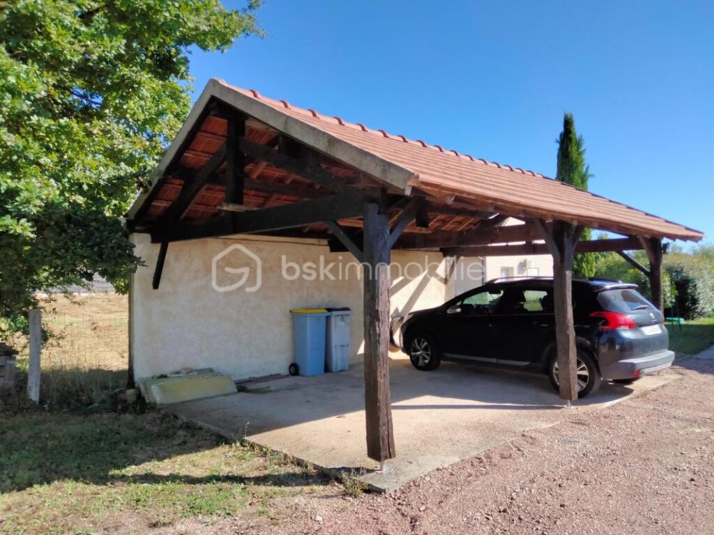 Magnifique maison familiale contemporaine en lisière de la Forêt des Bertranges avec double carport et garage – 7 pièces – 5 chambres – 180 m²