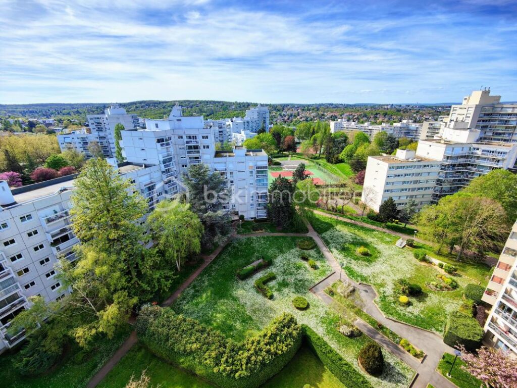 Bel appartement 3 chambres av 2 grands balcon cave 2 pl parking – 5 pièces – 3 chambres – 96 m²