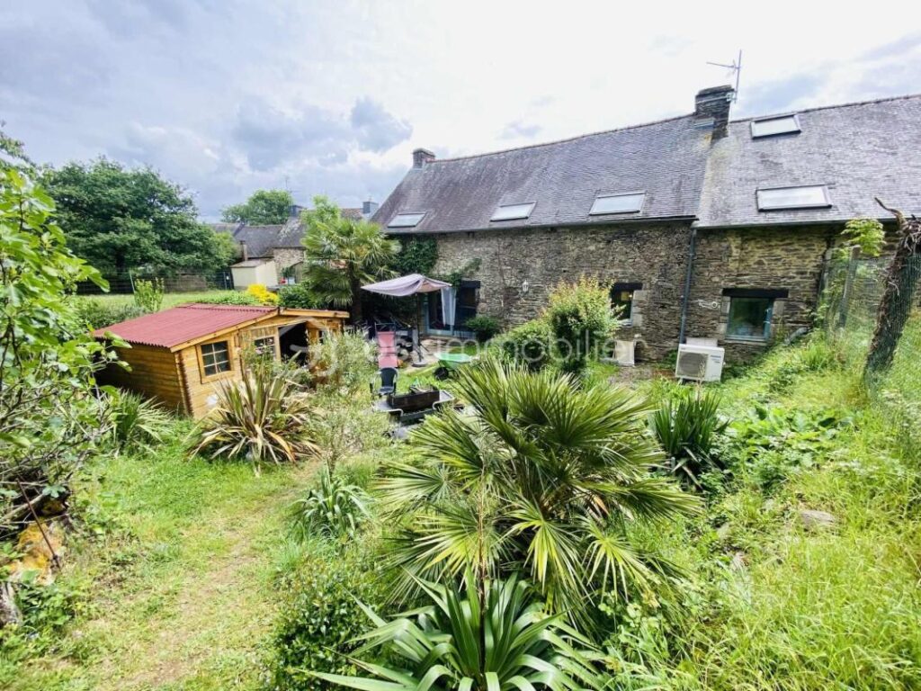 Maison de Village de 187 M² (Loyat 56800) – 7 pièces – 5 chambres – 187 m²
