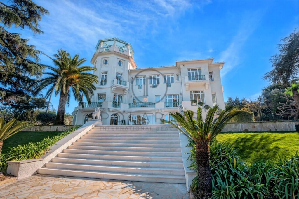 Domaine d’exception à vendre au Cap d’Antibes – Château du Cap – 15 pièces – 11 chambres – 1000 m²