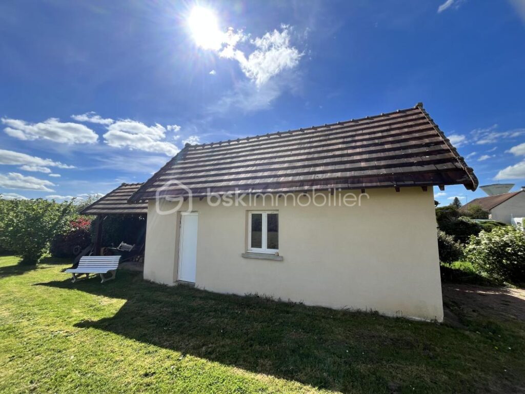 Magnifique maison familiale contemporaine en lisière de la Forêt des Bertranges avec double carport et garage – 7 pièces – 5 chambres – 180 m²