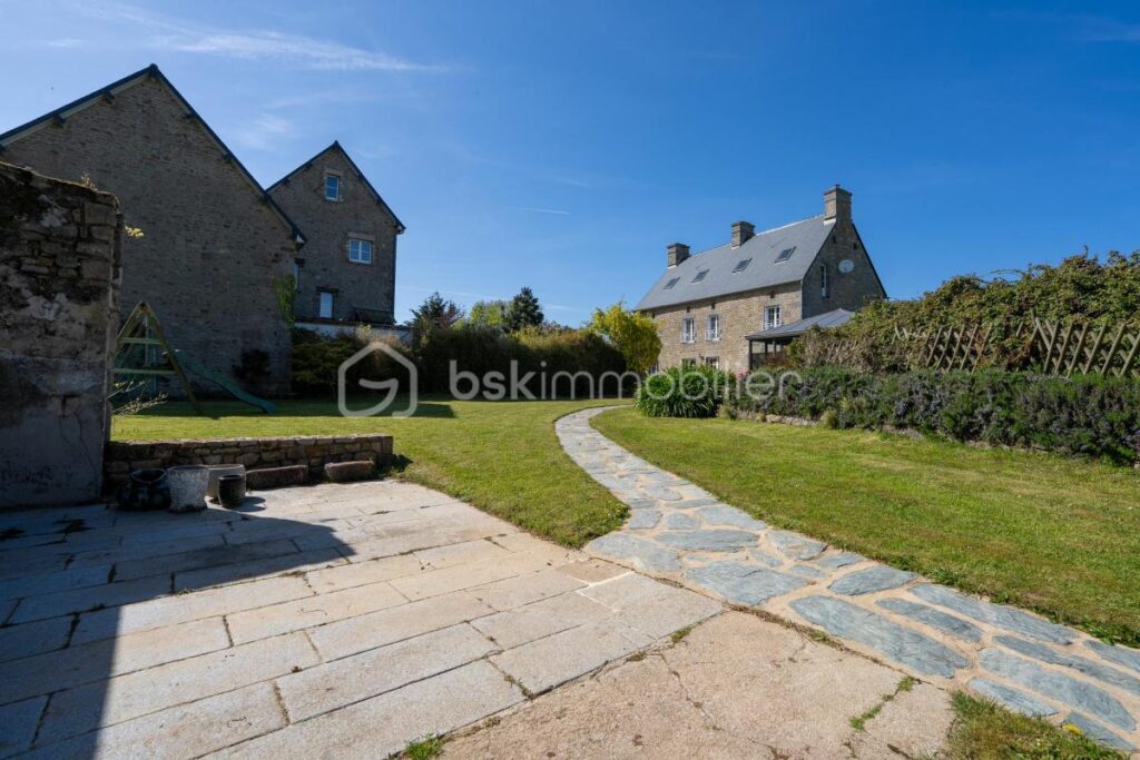Votre havre de paix rural en pierre au cœur de Valcanville – 6 pièces – 3 chambres – 157 m²