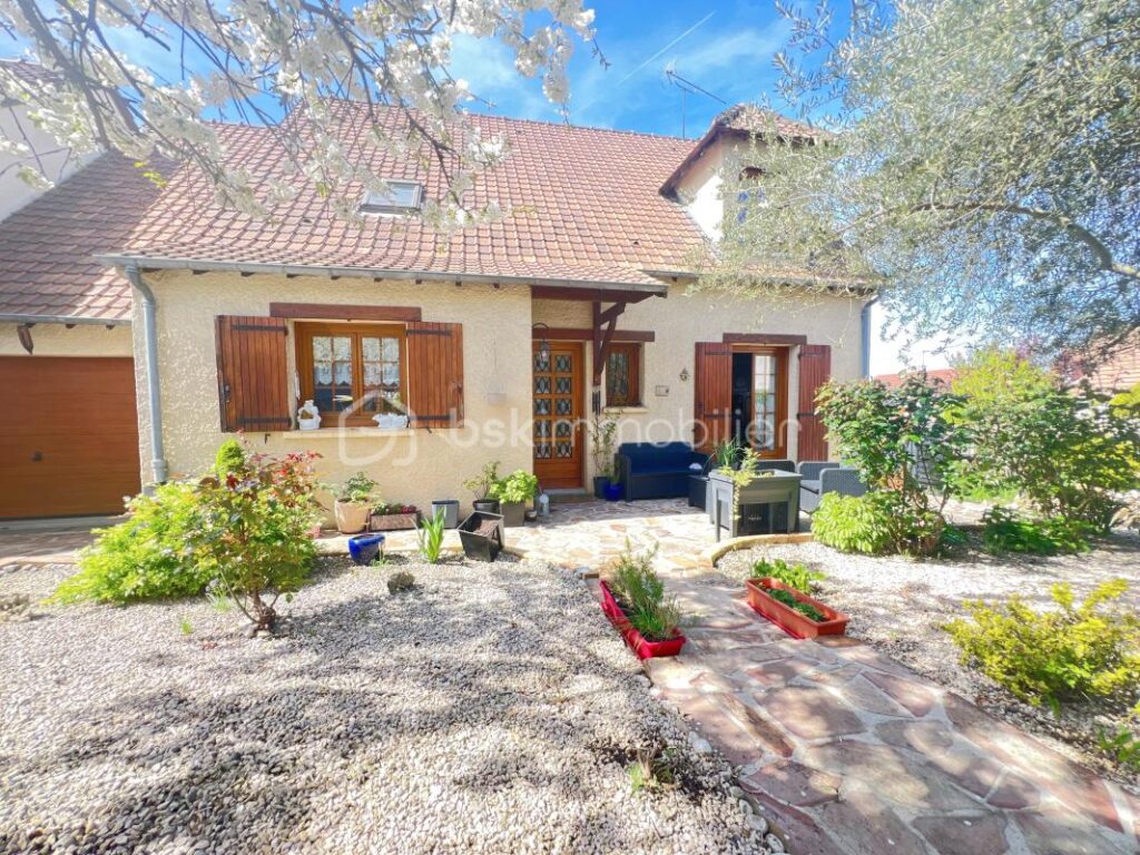 Maison familiale 129 m² – Longjumeau (proche Ballainvilliers et Morangis) – avec piscine – 6 pièces – 4 chambres – 129 m²